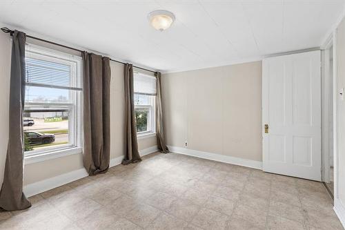 377 Main St, St Adolphe, MB - Indoor Photo Showing Other Room