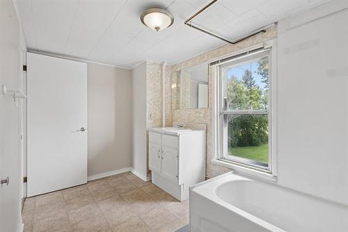 377 Main St, St Adolphe, MB - Indoor Photo Showing Bathroom
