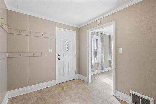 377 Main St, St Adolphe, MB - Indoor Photo Showing Other Room