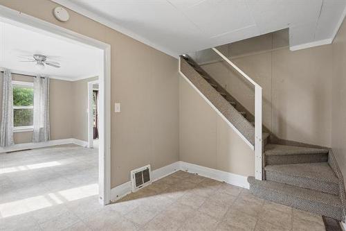377 Main St, St Adolphe, MB - Indoor Photo Showing Other Room