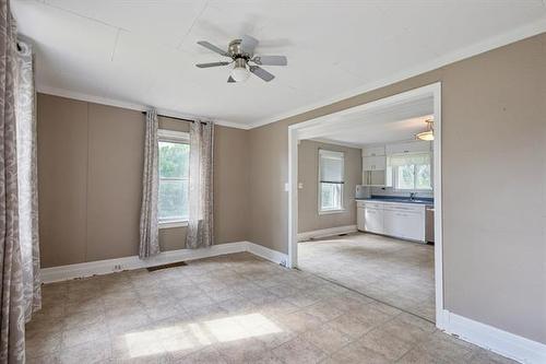 377 Main St, St Adolphe, MB - Indoor Photo Showing Other Room
