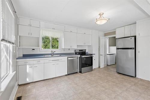 377 Main St, St Adolphe, MB - Indoor Photo Showing Kitchen With Double Sink