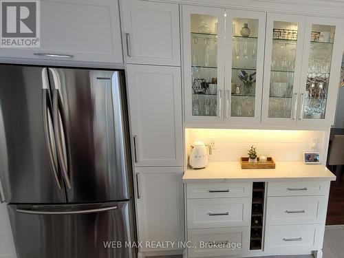 newer appliances included - 22 Ashbury Crescent, Caledon, ON - Indoor Photo Showing Kitchen