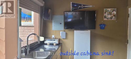 Tv ,fridge, sink in outdoor cabana - 22 Ashbury Crescent, Caledon, ON - Indoor