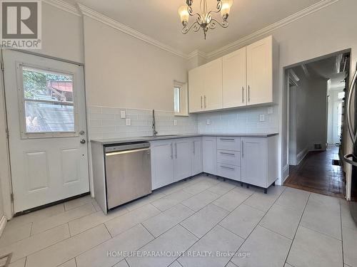 44 Bristol Street, Hamilton, ON - Indoor Photo Showing Kitchen