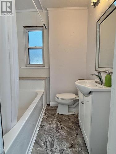 44 Bristol Street, Hamilton, ON - Indoor Photo Showing Bathroom