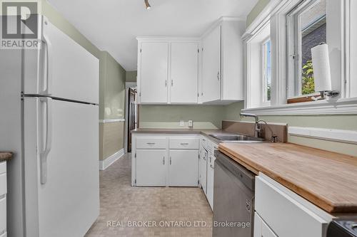72 Houghton Avenue S, Hamilton, ON - Indoor Photo Showing Kitchen