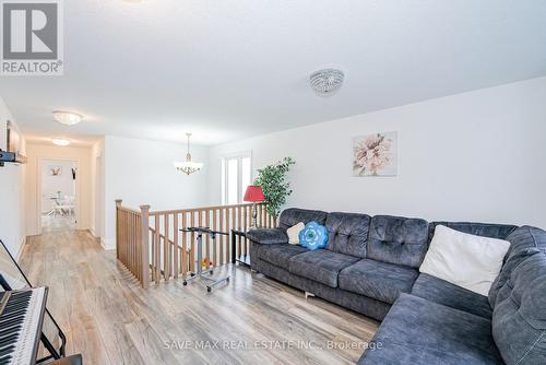 86 Sunset Way, Thorold, ON - Indoor Photo Showing Living Room