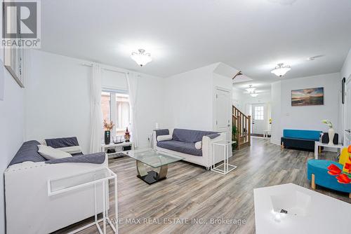 86 Sunset Way, Thorold, ON - Indoor Photo Showing Living Room
