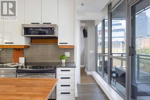 212 - 90 Trinity Street, Toronto, ON - Indoor Photo Showing Kitchen