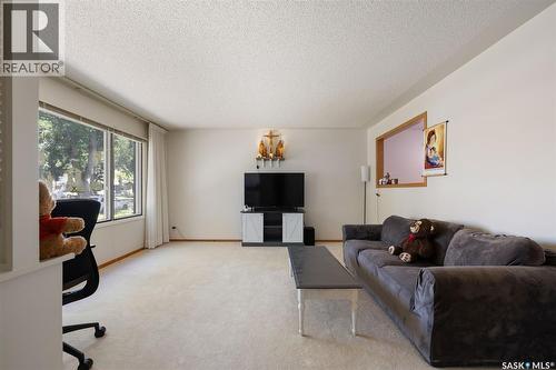 4343 England Road, Regina, SK - Indoor Photo Showing Living Room