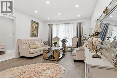512 Hawthorne Crescent, Milton, ON - Indoor Photo Showing Living Room