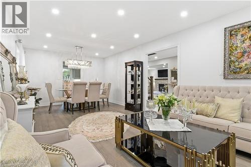 512 Hawthorne Crescent, Milton, ON - Indoor Photo Showing Living Room