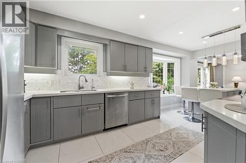 512 Hawthorne Crescent, Milton, ON - Indoor Photo Showing Kitchen