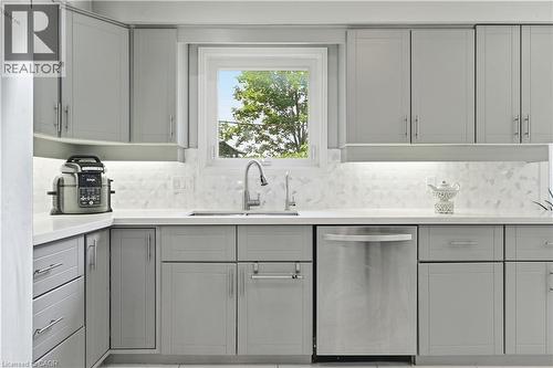 512 Hawthorne Crescent, Milton, ON - Indoor Photo Showing Kitchen With Upgraded Kitchen