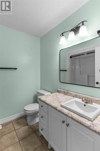Well-appointed main bath with modern vanity and tub surround. - 21 Westbrook Landing, Mount Pearl, NL - Indoor Photo Showing Bathroom