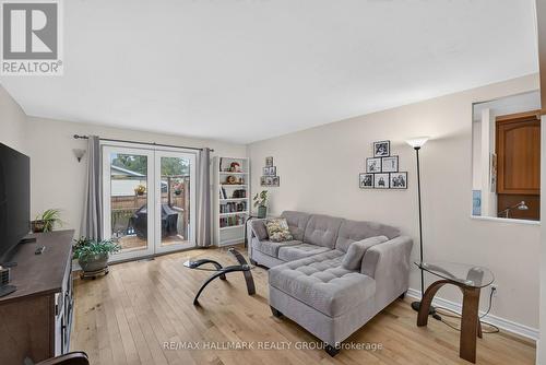 1100 Bathgate Drive, Ottawa, ON - Indoor Photo Showing Living Room