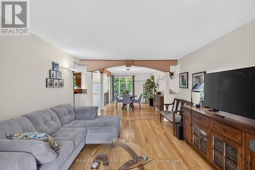 1100 Bathgate Drive, Ottawa, ON - Indoor Photo Showing Living Room