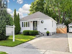 221 HIBBERT AVENUE Oshawa, ON L1J 1V4