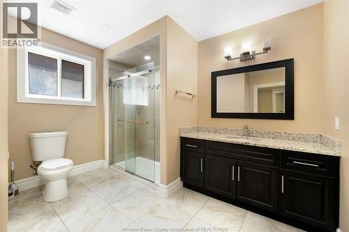 2988 Ruth, Windsor, ON - Indoor Photo Showing Bathroom
