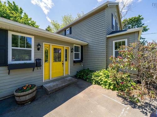 16 Lawnwood Avenue, Halifax, NS 