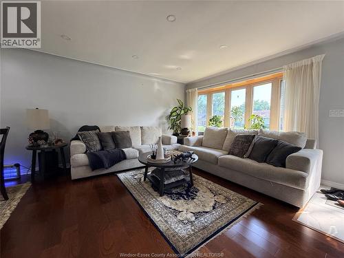 3199 Mark, Windsor, ON - Indoor Photo Showing Living Room