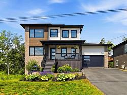 16 Hamilton Drive  Middle Sackville, NS B4E 0S6