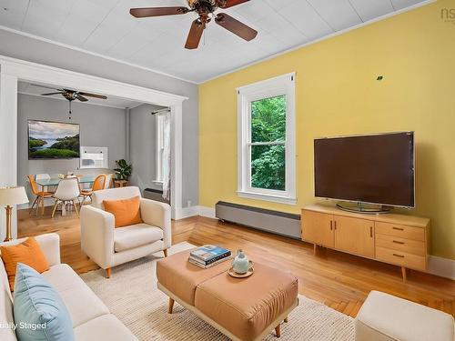 475 Albert Street, Windsor, NS - Indoor Photo Showing Living Room