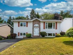 25 Sawyer Crescent  Middle Sackville, NS B4E 2T5
