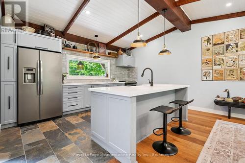 9878 15 Side Road, Halton Hills (Es Rural Esquesing), ON - Indoor Photo Showing Kitchen With Upgraded Kitchen