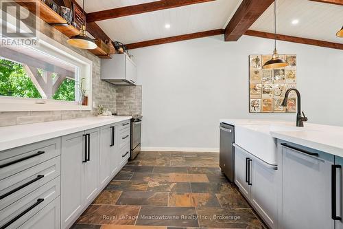 9878 15 Side Road, Halton Hills (Es Rural Esquesing), ON - Indoor Photo Showing Kitchen