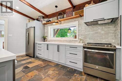 9878 15 Side Road, Halton Hills (Es Rural Esquesing), ON - Indoor Photo Showing Kitchen With Upgraded Kitchen
