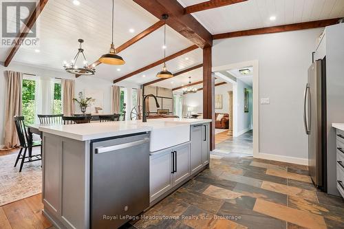 9878 15 Side Road, Halton Hills (Es Rural Esquesing), ON - Indoor Photo Showing Kitchen