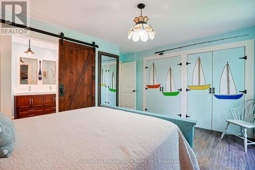 9878 15 Side Road, Halton Hills (Es Rural Esquesing), ON - Indoor Photo Showing Bedroom