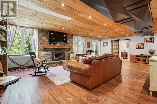 9878 15 Side Road, Halton Hills (Es Rural Esquesing), ON - Indoor Photo Showing Living Room With Fireplace