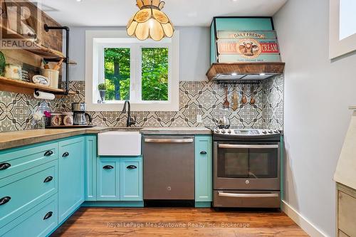 9878 15 Side Road, Halton Hills (Es Rural Esquesing), ON - Indoor Photo Showing Kitchen