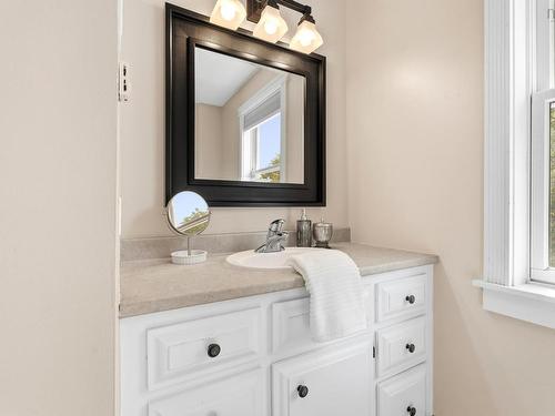 27 Stirling Avenue, Wolfville, NS - Indoor Photo Showing Bathroom