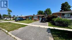739 CONSORT CRESCENT  Mississauga, ON L5C 1J8