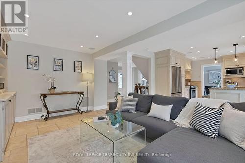 1169 Carlo Court, Mississauga, ON - Indoor Photo Showing Living Room