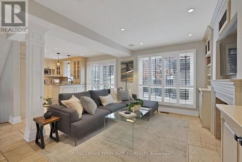 1169 Carlo Court, Mississauga, ON - Indoor Photo Showing Living Room