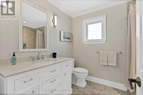 1169 Carlo Court, Mississauga, ON - Indoor Photo Showing Bathroom