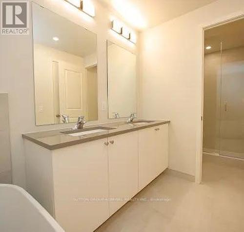 Ph102 - 38 Annie Craig Drive, Toronto, ON - Indoor Photo Showing Bathroom