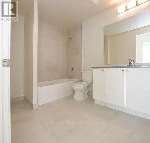 Ph102 - 38 Annie Craig Drive, Toronto, ON - Indoor Photo Showing Bathroom