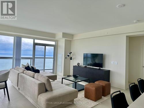 Ph102 - 38 Annie Craig Drive, Toronto, ON - Indoor Photo Showing Living Room