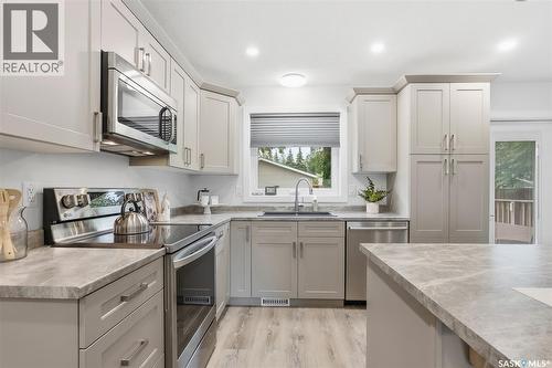 1206 Elevator Road, Saskatoon, SK - Indoor Photo Showing Kitchen With Upgraded Kitchen
