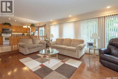506 Forsyth Crescent, Saskatoon, SK - Indoor Photo Showing Living Room