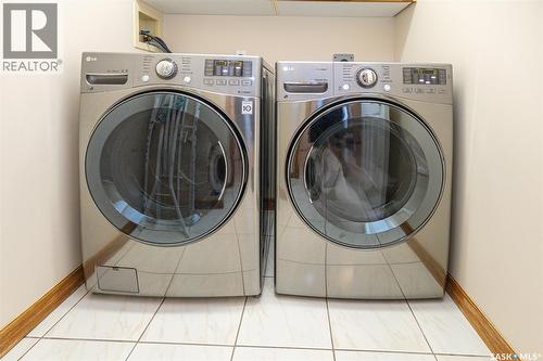 506 Forsyth Crescent, Saskatoon, SK - Indoor Photo Showing Laundry Room