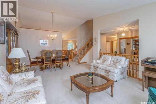 506 Forsyth Crescent, Saskatoon, SK - Indoor Photo Showing Living Room