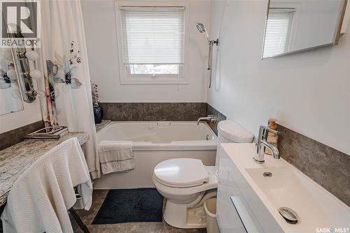 127 107Th Street W, Saskatoon, SK - Indoor Photo Showing Bathroom