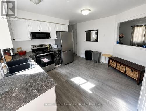 B - 16 NICOLE MARIE AVENUE , Barrie (East Bayfield), Ontario L4M 6Y8 3